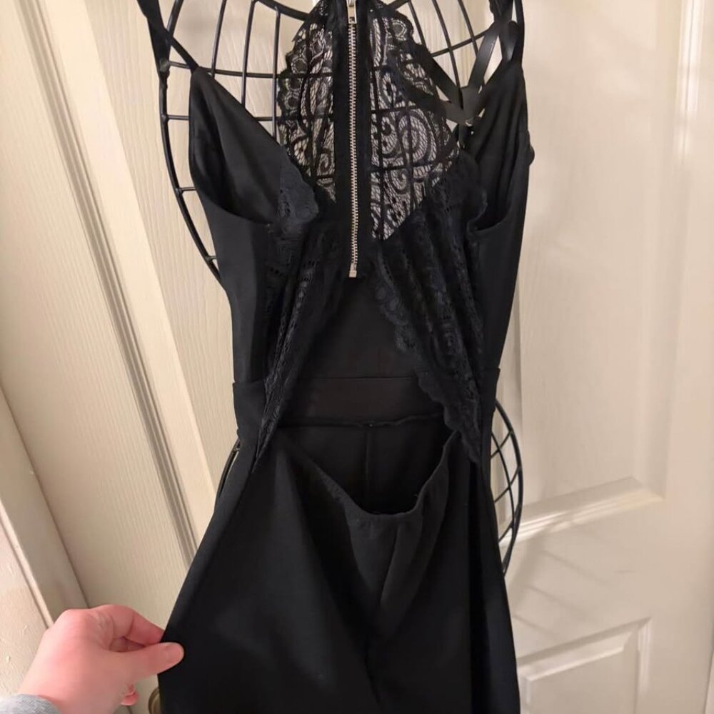 Joe & Elle Black V-Neck‎ Lace Zip Up Halter Back Wide Leg Romper Sz S EUC City